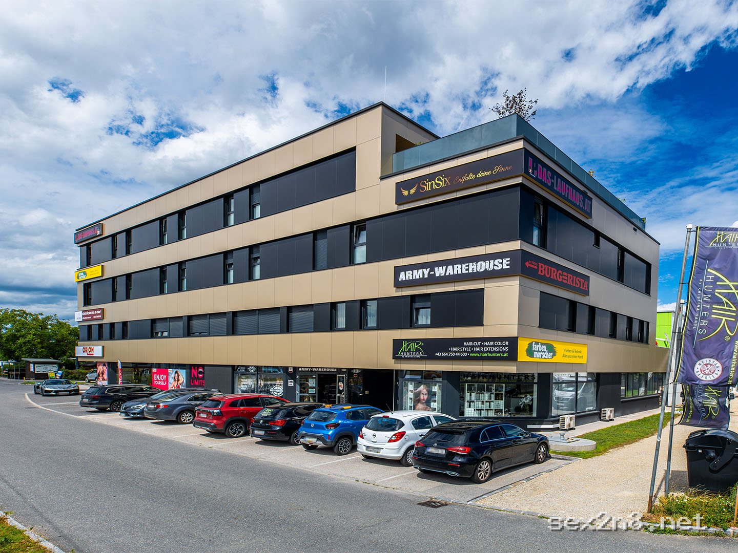 Laufhaus Linz Pasching – Aussenansicht & Eingang