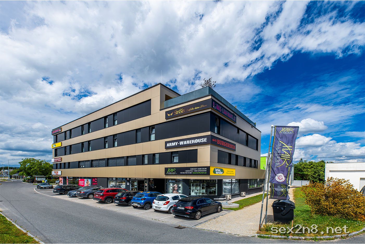 Laufhaus Linz Pasching – Aussenansicht & Eingang
